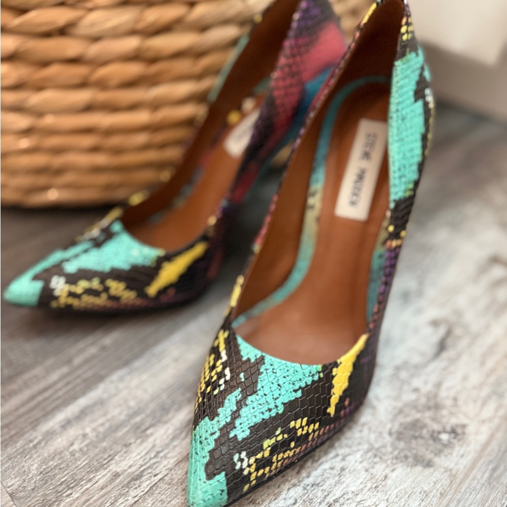Steve Madden Proto Multi Snake Patterned Pointed High Heels - Picture 3 of 10
